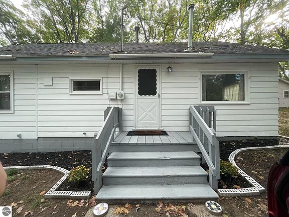 2nd image of 2520 Oak St