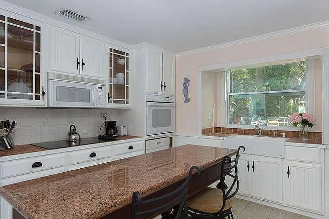 9480 Frangipani Dr — Photo 11