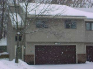 2356 Hillwood Dr E, Maplewood, MN 55119