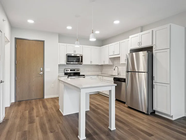The Eloise Apartments — Photo 27