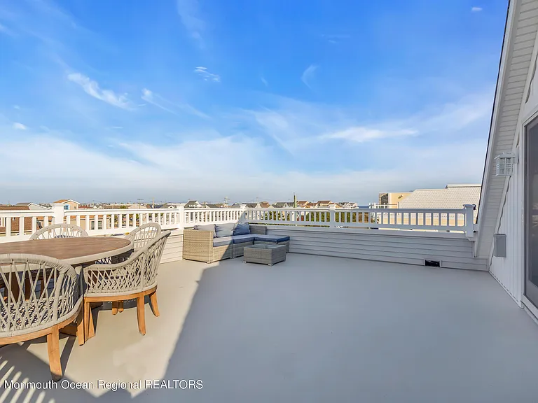 121 Dewey Dr — Photo 19