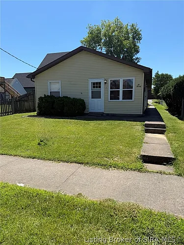 220 E Market St Photo 1
