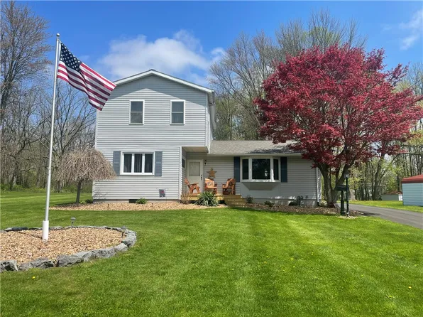 54 Stark St, Waterloo, NY 13165