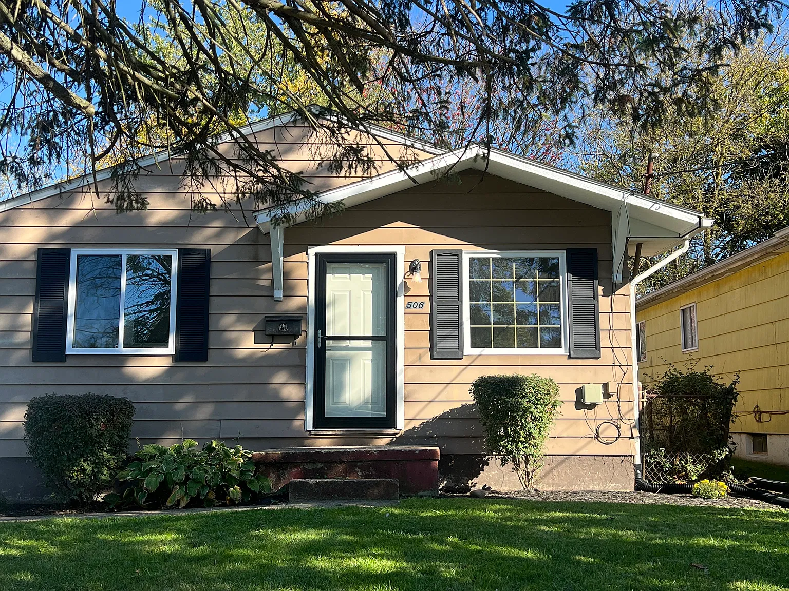 3 bed, 864 sqft, $1,250 — Photo 1