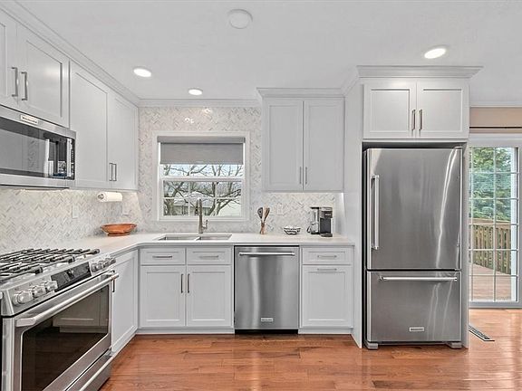 2nd image of 1408 Magnolia Ct