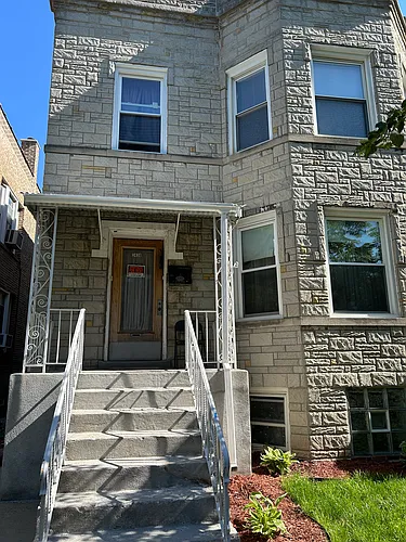2438 W Eastwood Ave #2 Photo 1
