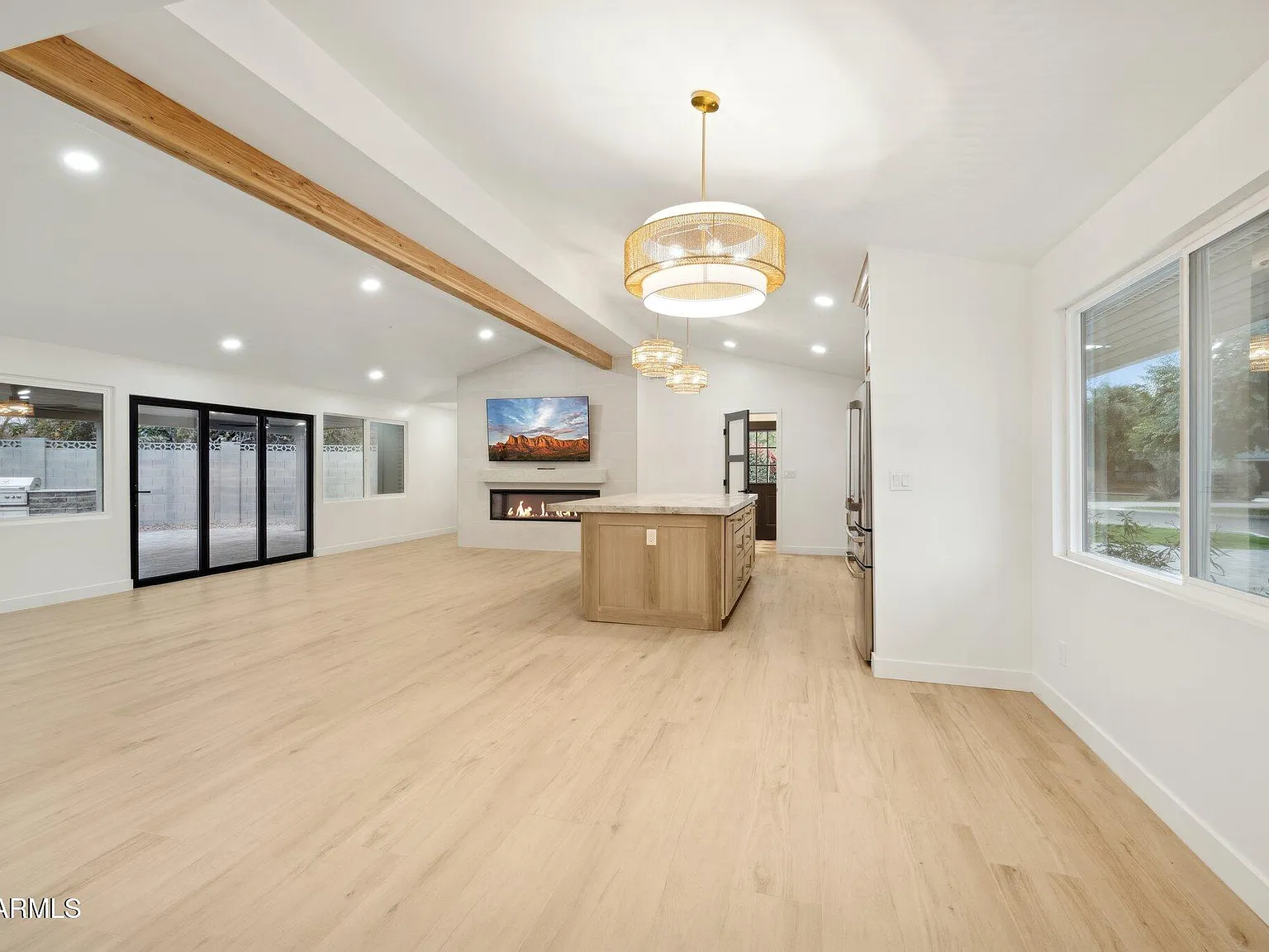 4 bed, 3.0 bath, 1926 sqft, $4,200 — Photo 4