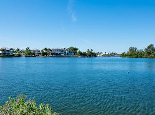 627 Concord Ln, Holmes Beach, FL 34217