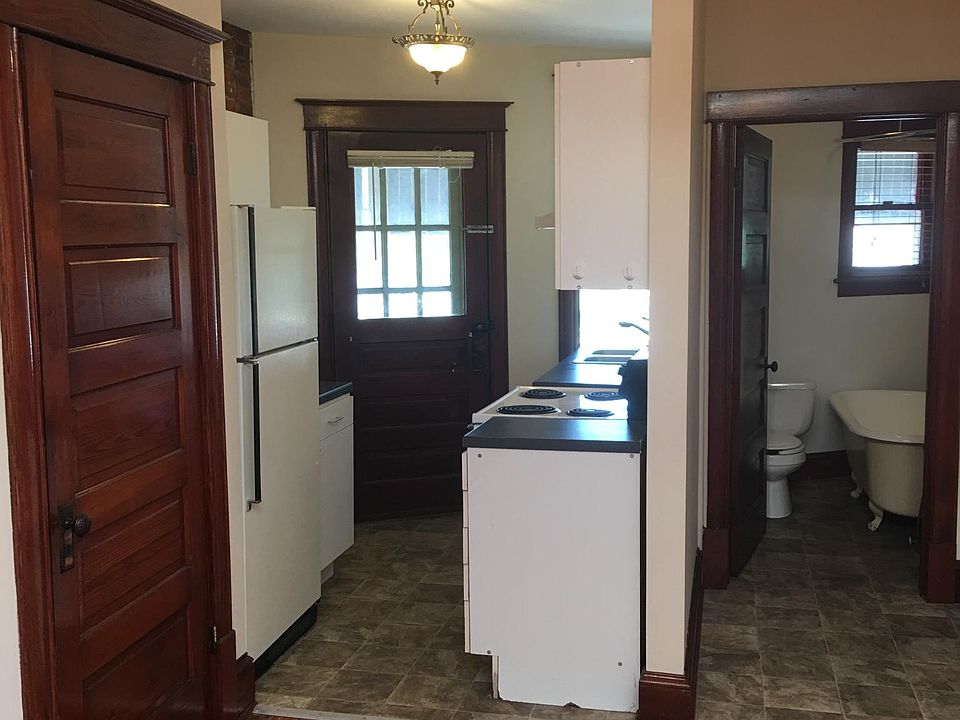 2nd image of 509 Main St