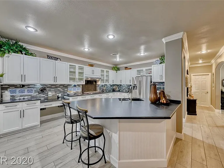 2535 Holman Cir — Photo 23