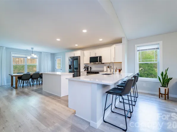 16 Danielbrooke Dr, Asheville, NC 28806