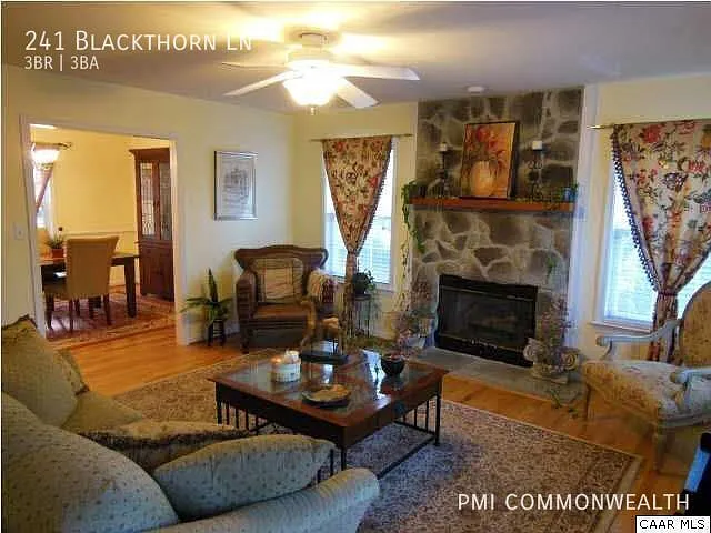 241 Blackthorn Ln — Photo 3
