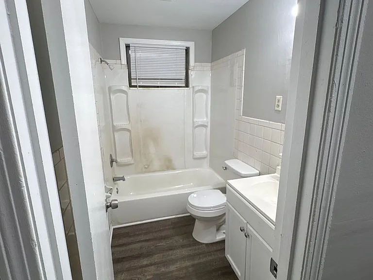 1541 Roosevelt Ave — Photo 13