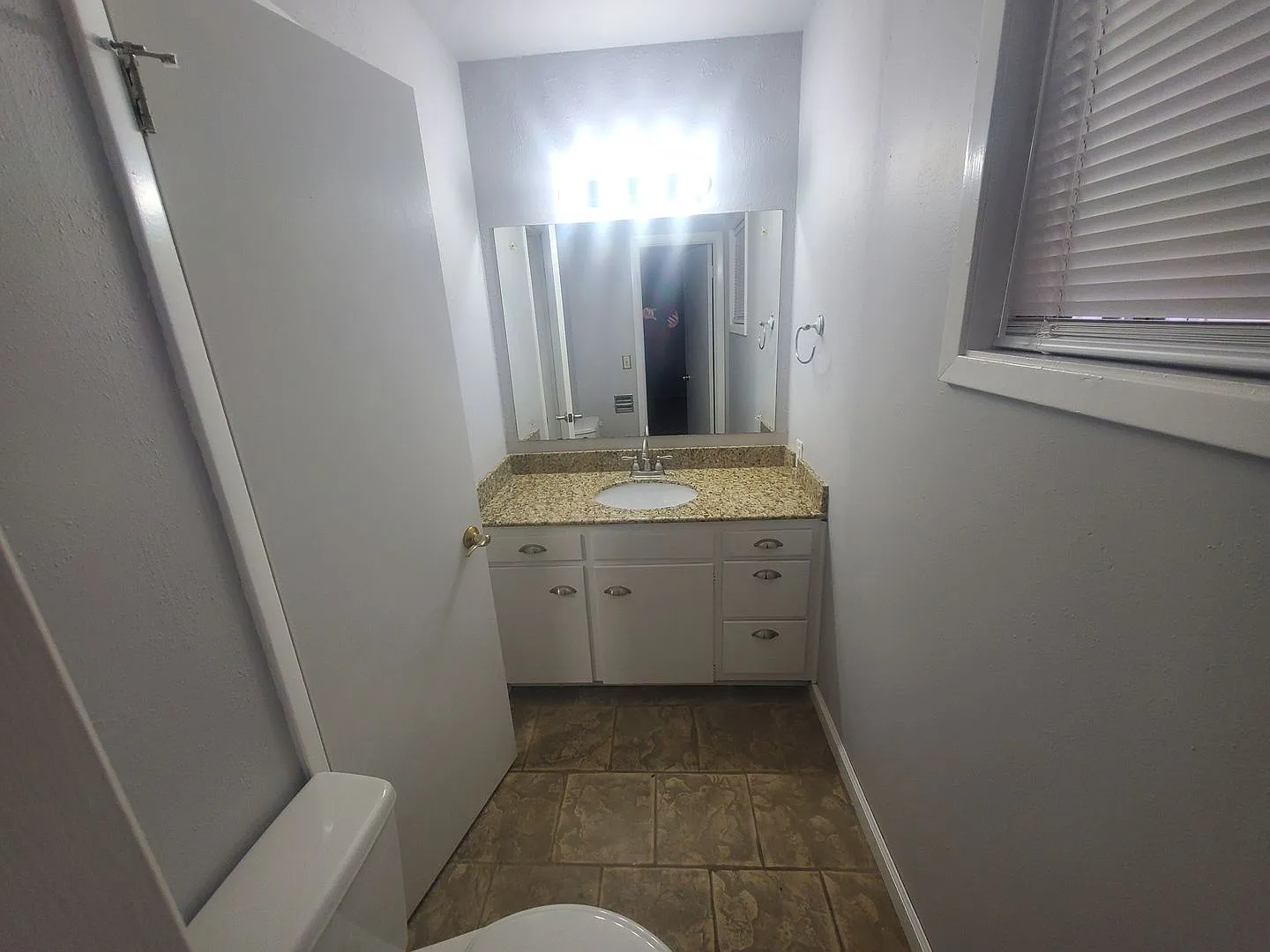 Nice 4 bedroom 1.5 bath home close to U of A and I-49 — Photo 4