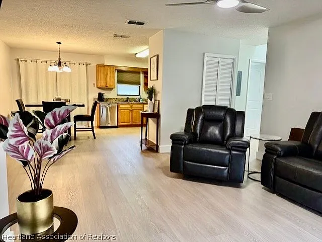 111 E Villaway Rd — Photo 12