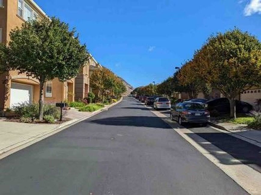 Exterior Neighborhood (street photo)