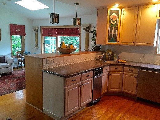 2nd image of 27 Surrey Dr