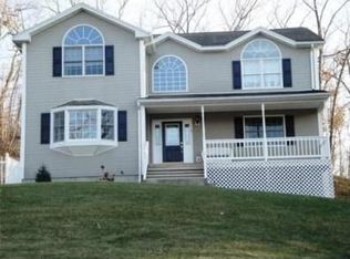 11 Highmoor Dr, Wilbraham, MA 01095