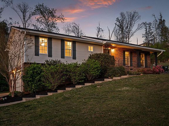 2nd image of 2924 Old Britain Cir
