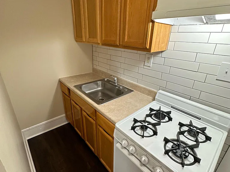2311 Christian St #1R — Photo 7