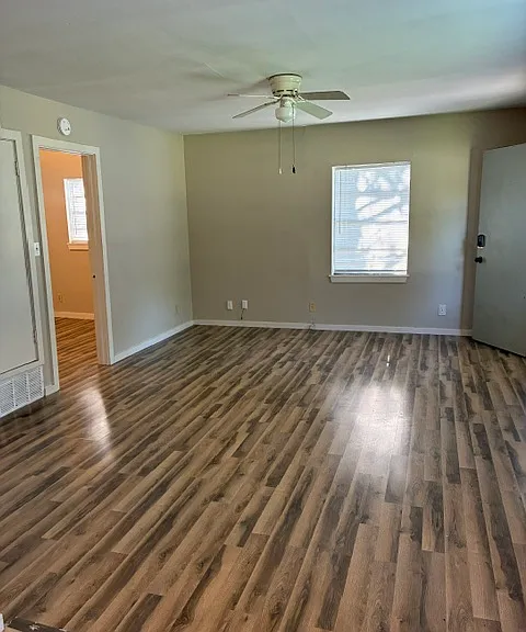 112 W Beech St — Photo 4
