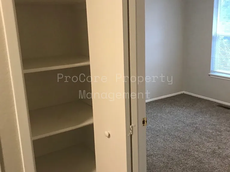 803 NW 2nd St — Photo 16