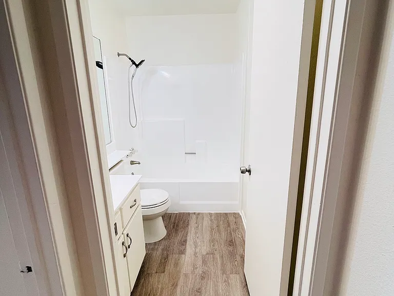 814 E Windsor Rd #208 — Photo 10