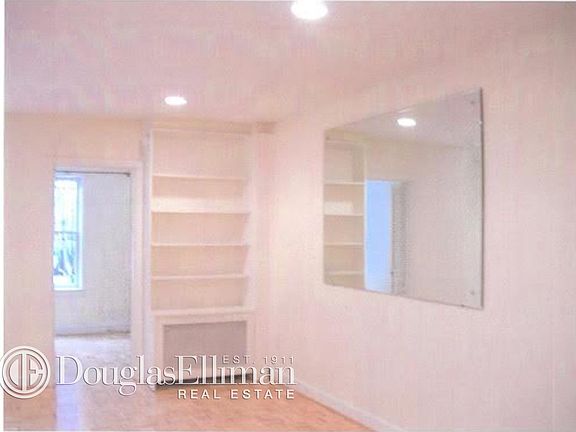 2nd image of 115 W 78th St APT 2R