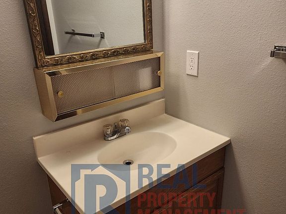 2nd image of 4644 N Pearl St APT 2