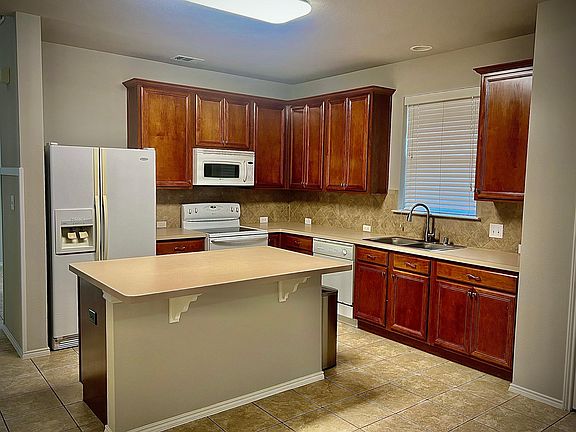 2nd image of 3216 Versante Dr