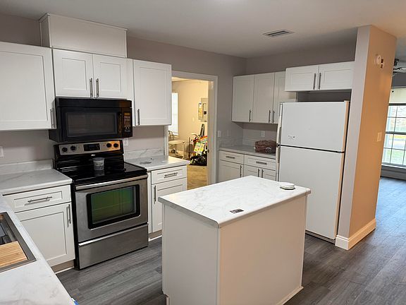 2nd image of 801 Forest Cove Ct