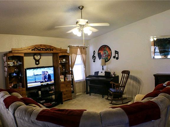 4th image of 304 Bush Creek Way