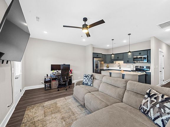 5th image of 207 Jonathan Wade Cir