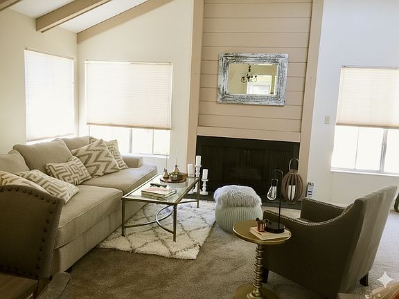 Living room. (fireplace decorative only)