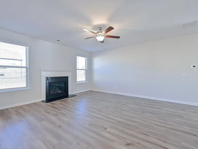 303 Eleanora Xing — Photo 16