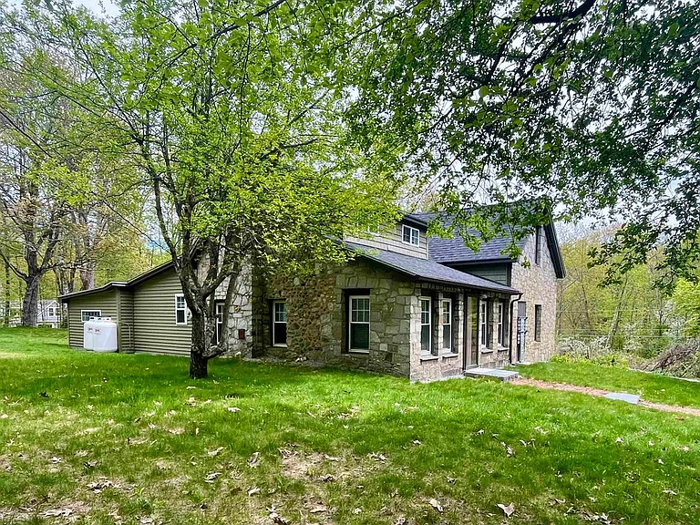 109 Ministerial Rd — Photo 4