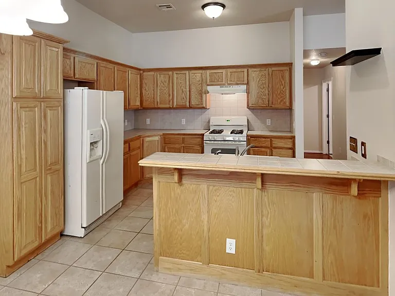 21886 Pioneer Cir — Photo 7