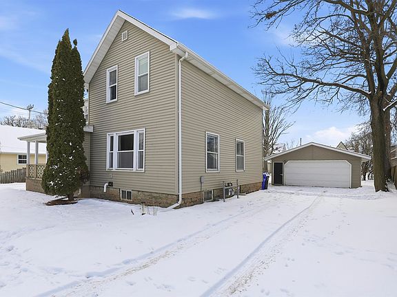 2nd image of 221 E Winnebago St