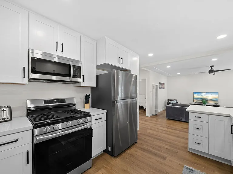 3121 Emerson St — Photo 8
