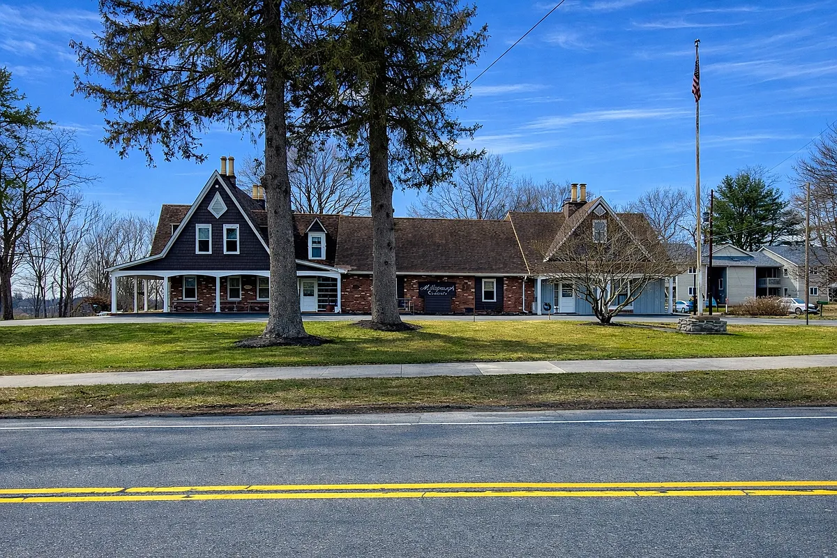 Building Photo - 139 Jefferson Hts #3