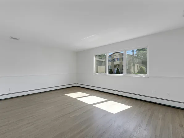 2413 Hammett Avenue image 9 of 46