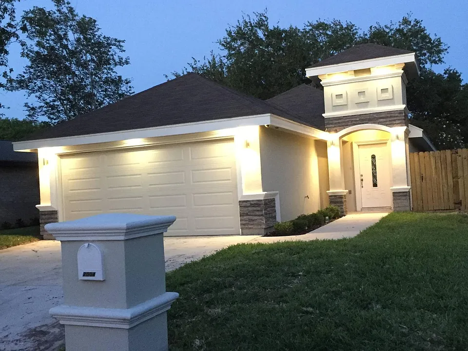 2004 Ash Cir