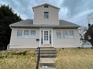 1715 Rhawn St, Philadelphia, PA 19111