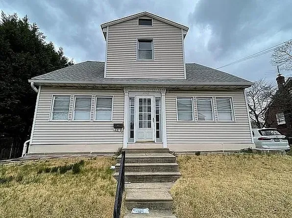 1715 Rhawn St, Philadelphia, PA 19111