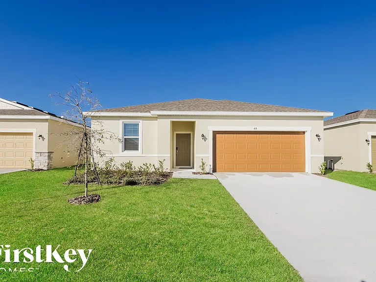 414 Reina Way — Photo 1