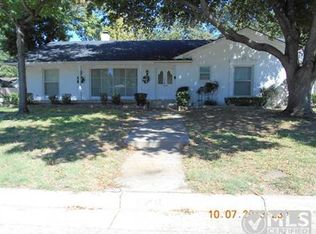 6201 Windermere Pl, Fort Worth, TX 76112