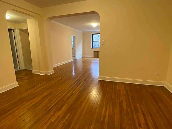 3rd image of 6939 Yellowstone Blvd APT 207