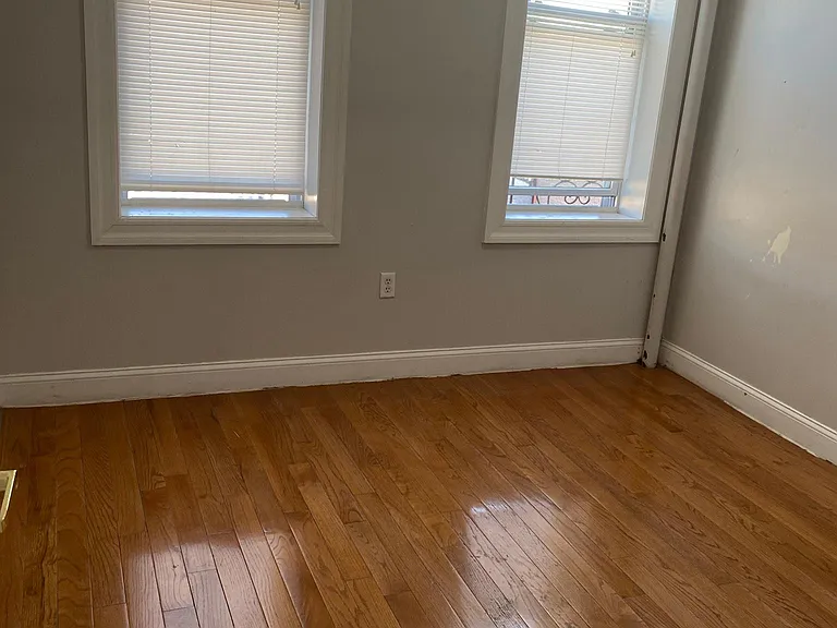 401 53rd St #22 — Photo 3