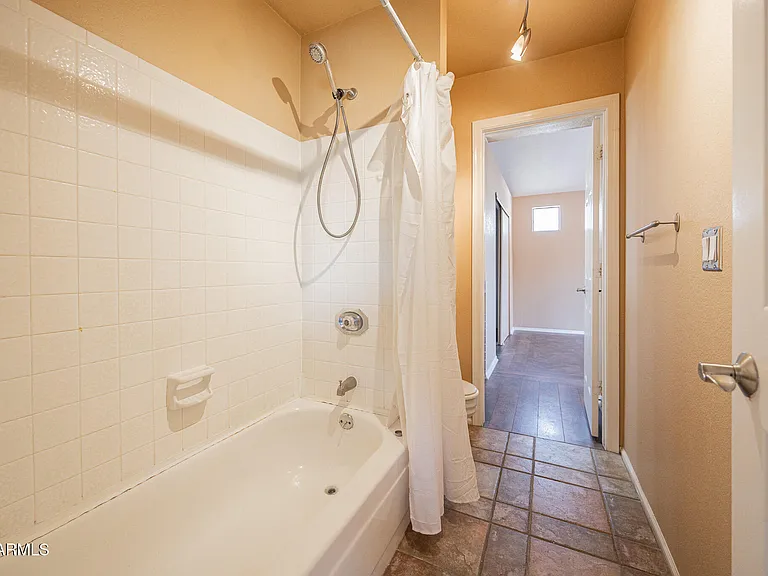 1650 N Ventura Ln — Photo 22