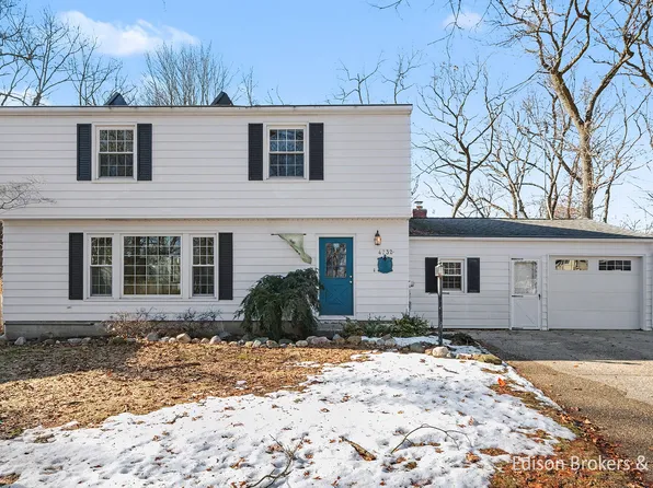 4732 Foxcroft Ave NW, Comstock Park, MI 49321